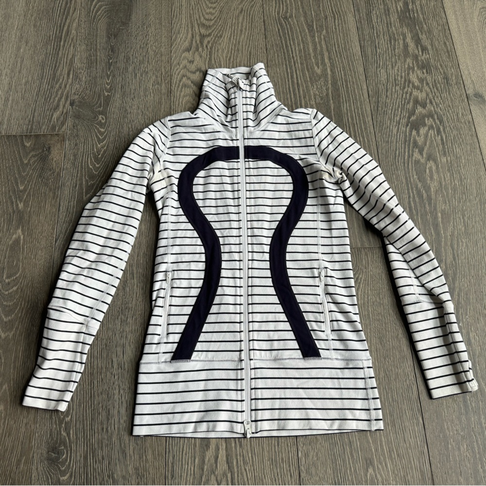 Lululemon In Stride Jacket in Quiet Stripe White Deep Indigo / Deep Indigo